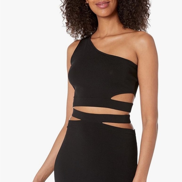 Elegant Black One-Shoulder Dress - Picture 1 of 3